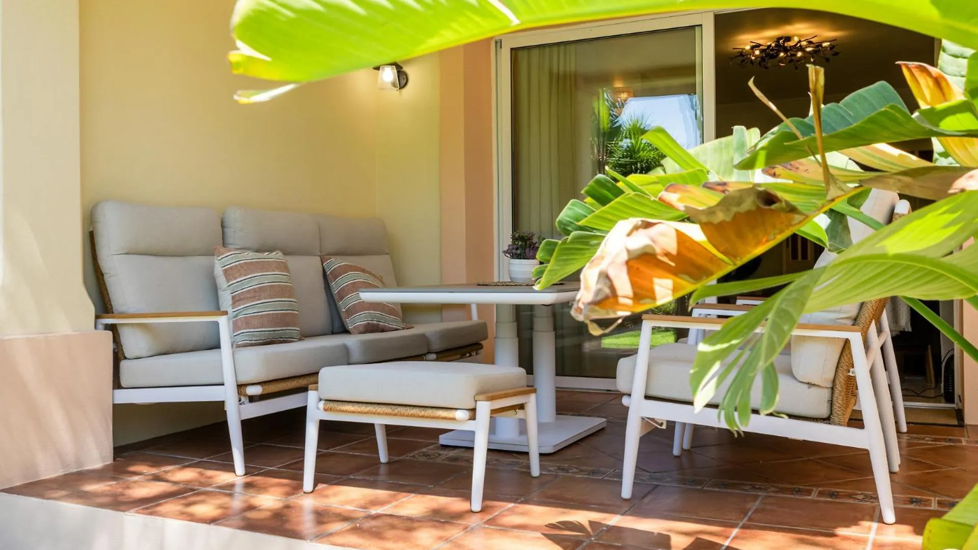 Villa Vivi Homes -Villa Alpetona Private Pool, Garden & Beach Sitio de Calahonda