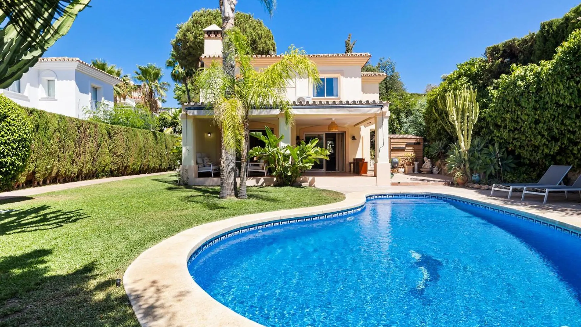 Vivi Homes -Villa Alpetona Private Pool, Garden & Beach Sitio de Calahonda Espanha