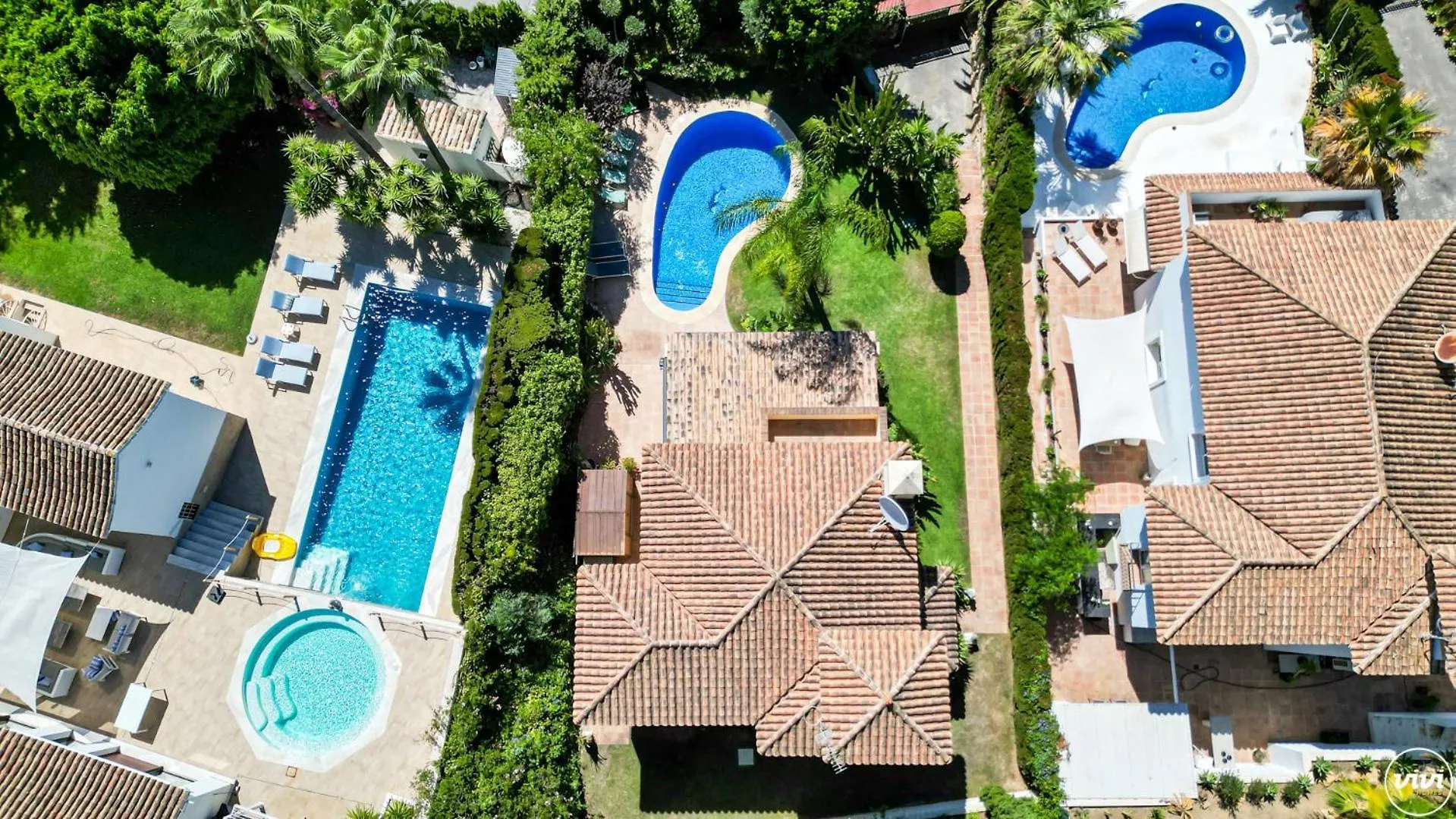 Vivi Homes -Villa Alpetona Private Pool, Garden & Beach Sitio de Calahonda