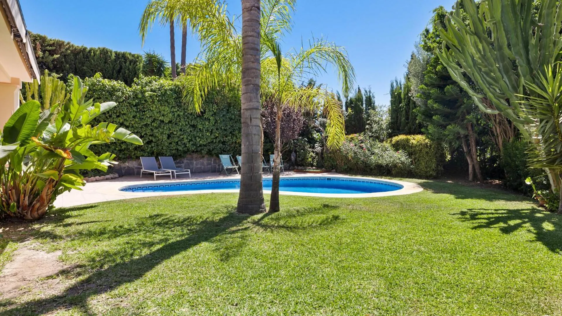 Villa Vivi Homes -Villa Alpetona Private Pool, Garden & Beach Sitio de Calahonda