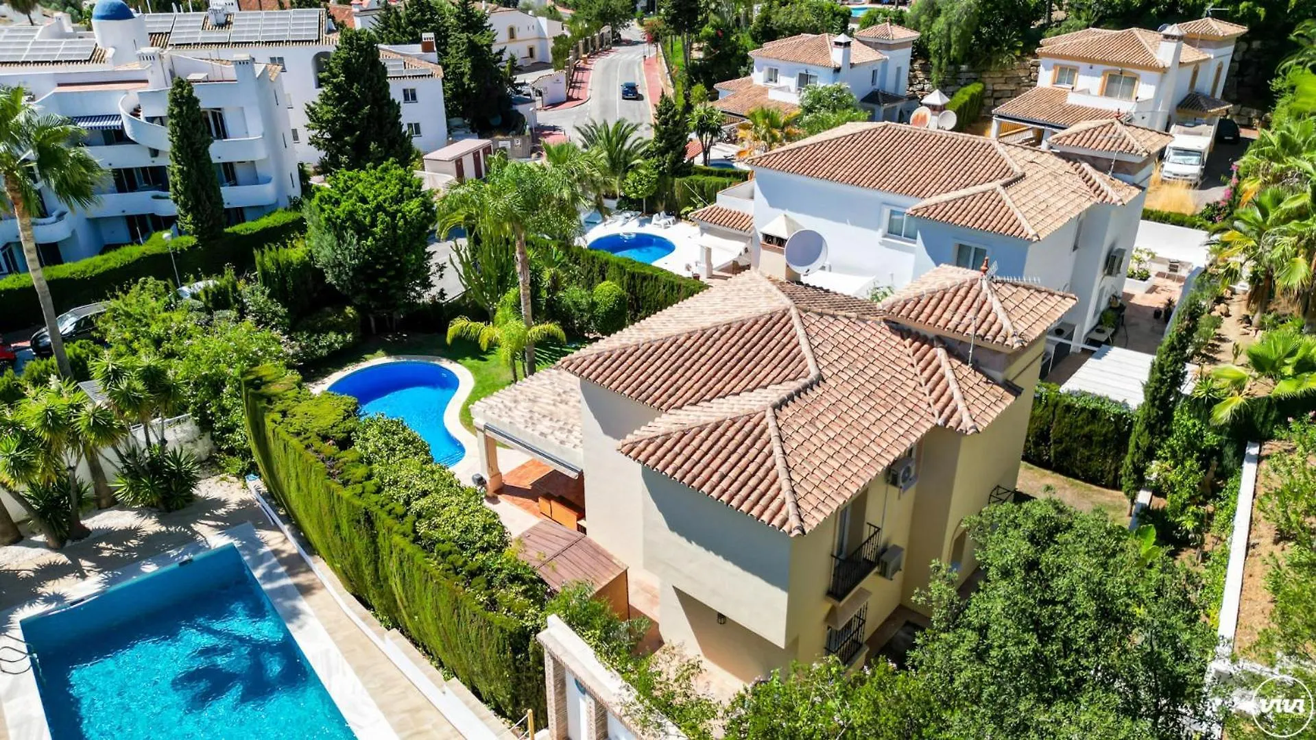 Villa Vivi Homes -Villa Alpetona Private Pool, Garden & Beach Sitio de Calahonda