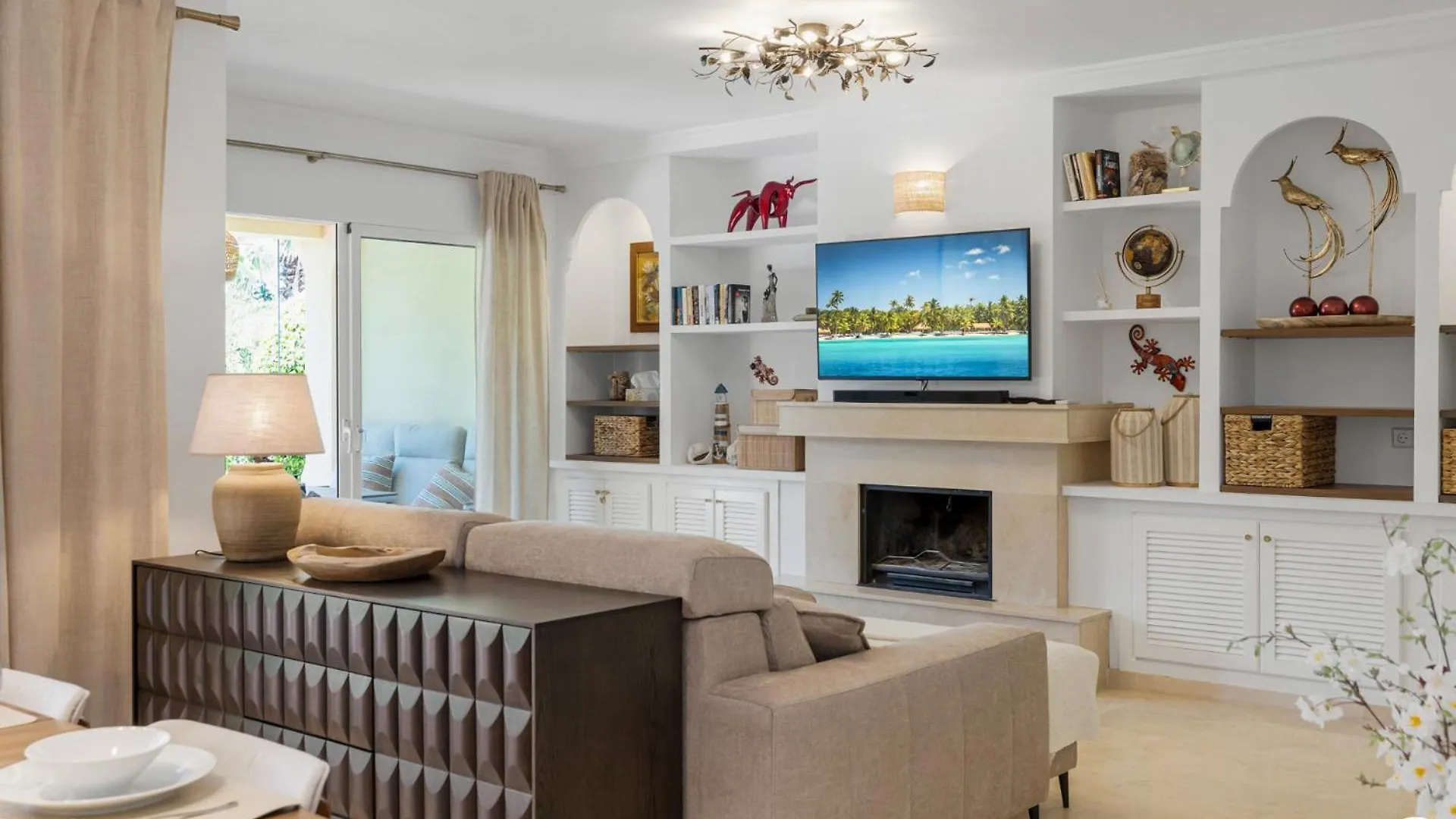 Vivi Homes -Villa Alpetona Private Pool, Garden & Beach Sitio de Calahonda 0*,  Espanha