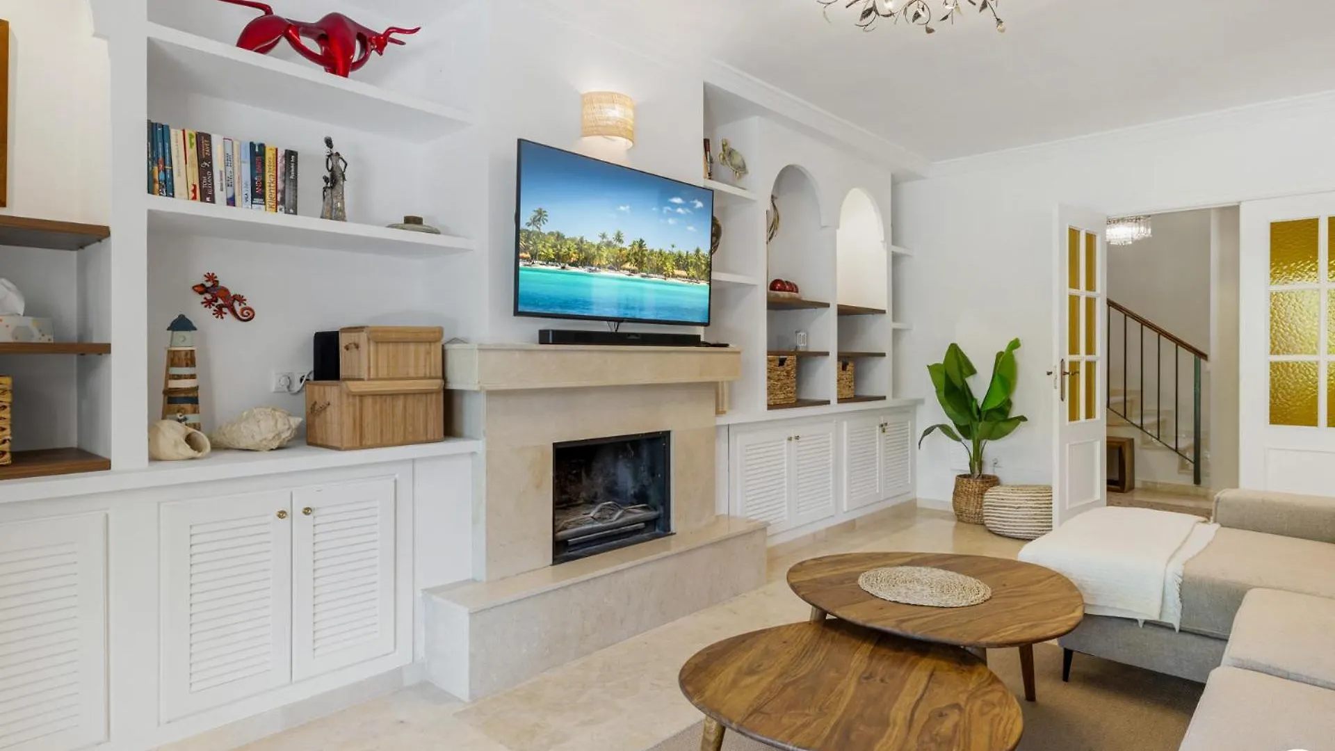 Vivi Homes -Villa Alpetona Private Pool, Garden & Beach Sitio de Calahonda Villa