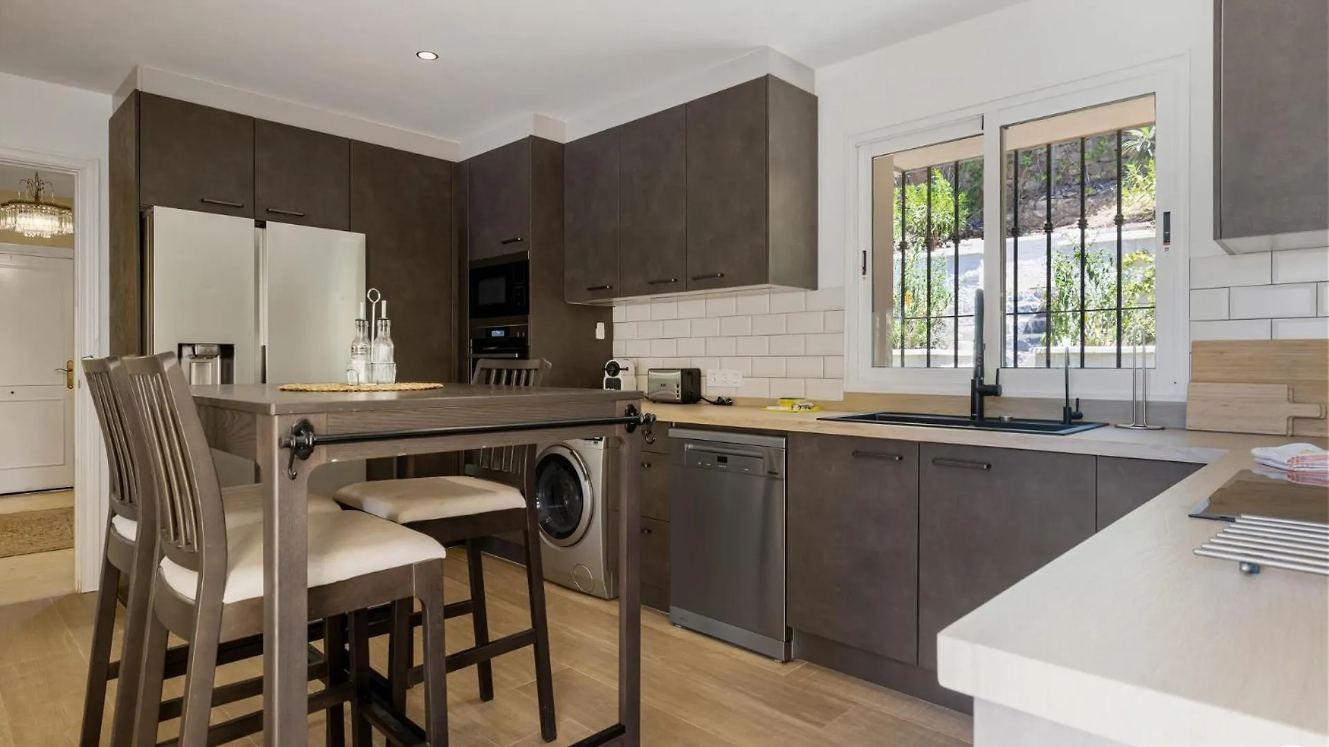 Vivi Homes -Villa Alpetona Private Pool, Garden & Beach Sitio de Calahonda Villa