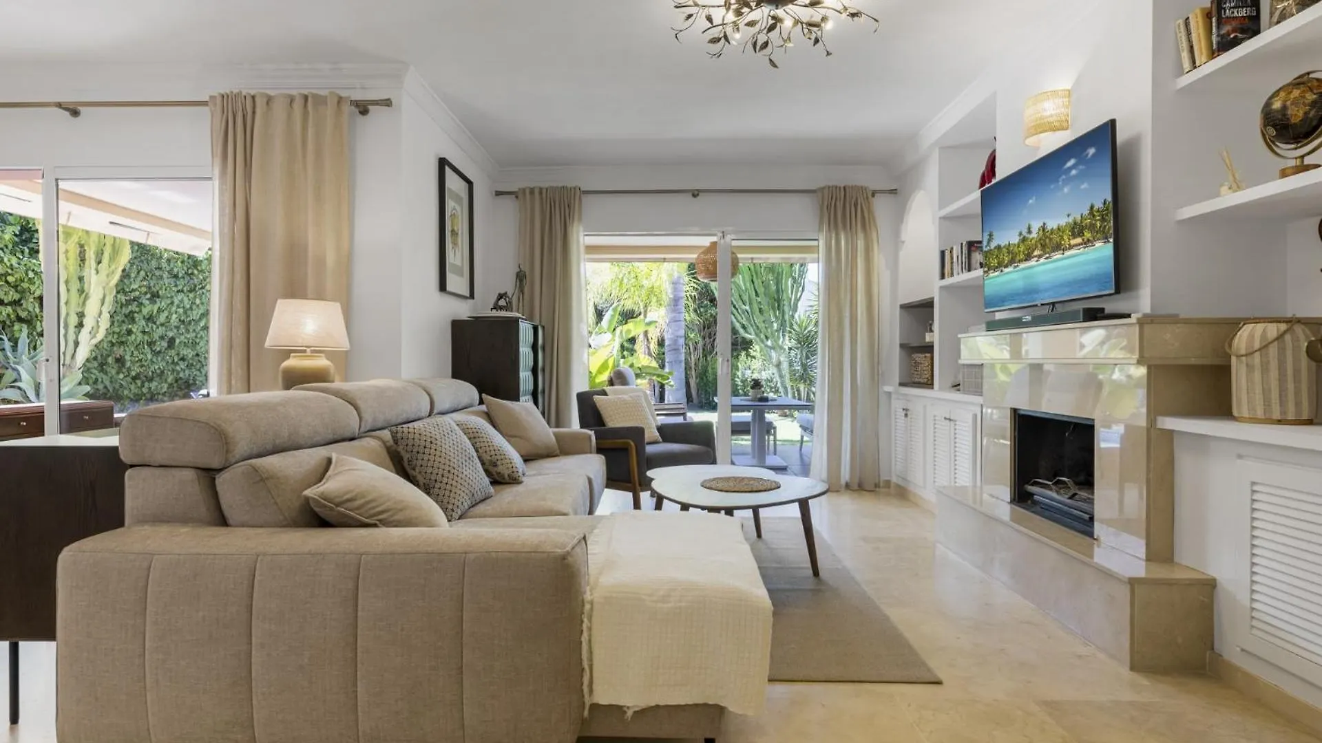 Villa Vivi Homes -Villa Alpetona Private Pool, Garden & Beach Sitio de Calahonda