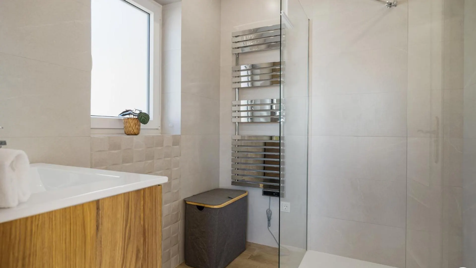 Vivi Homes -Villa Alpetona Private Pool, Garden & Beach Sitio de Calahonda
